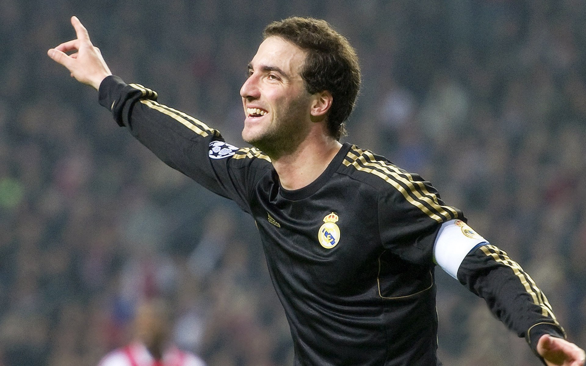 中国米兰官方-湖人输老鹰遭1喜3忧！艾顿梦游，东契奇情绪波动，范德彪无投篮！